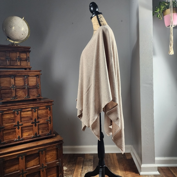 Open-Front Ribbed Wrap - Picture 3 of 6